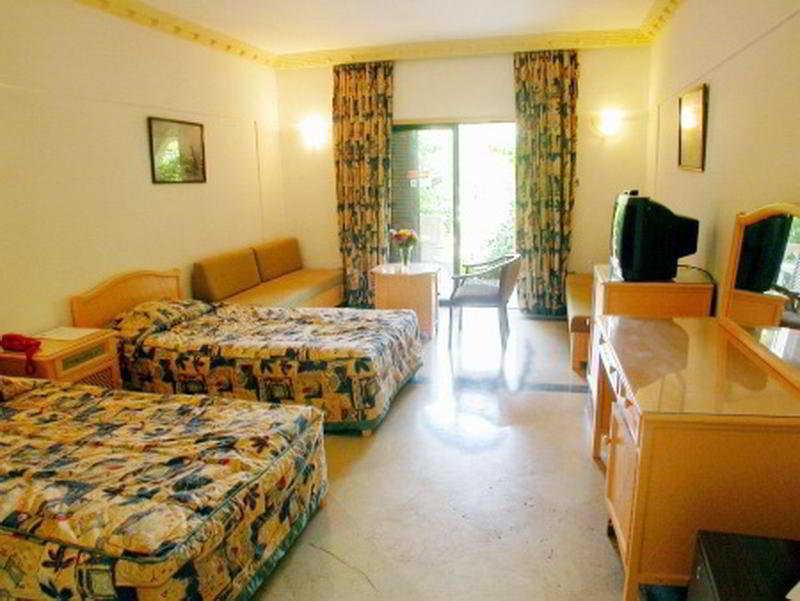 Celebrity Hotel Lapithos  Esterno foto
