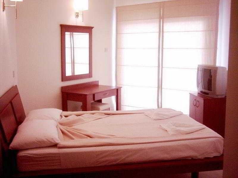 Celebrity Hotel Lapithos  Esterno foto